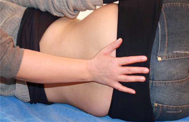 Entspannungsgriff bei Rückenschmerzen